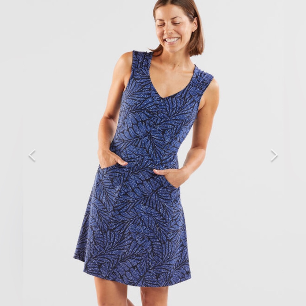 Title Nine Blue Leaf Pattern Dress
